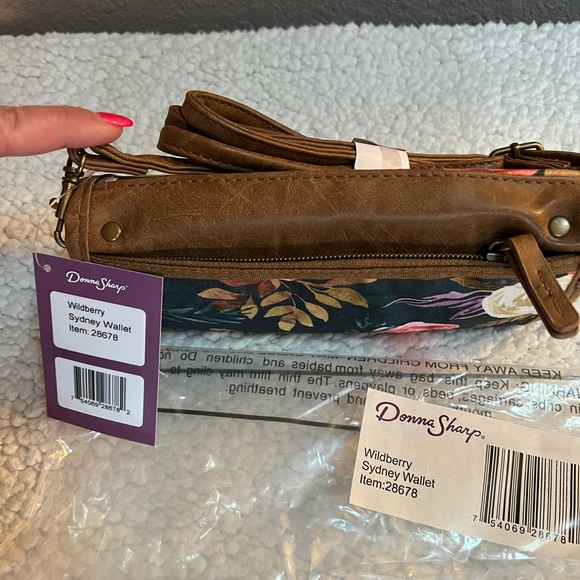 💐💐DONNA SHARP Sydney Crossbody Wallet Tri-fold, adj. strap (reg.$39 NWT - Picture 6 of 10